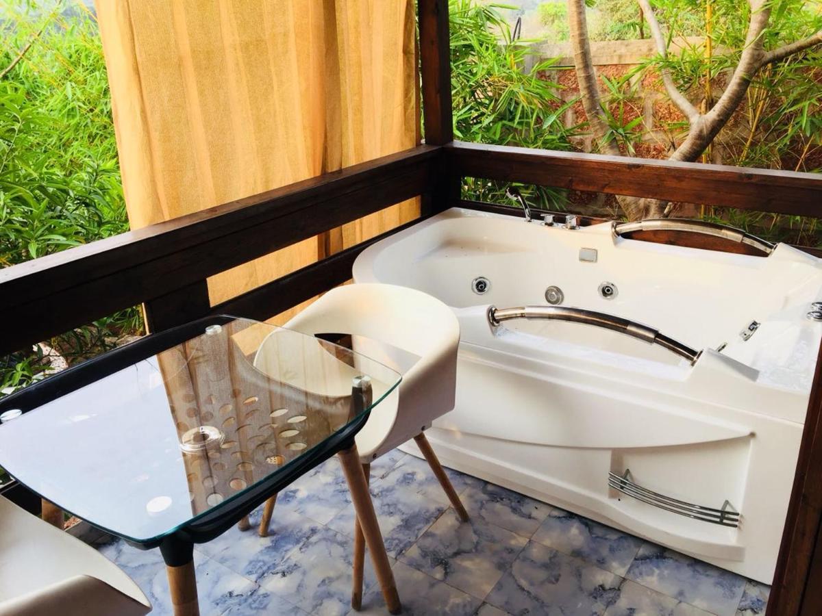 קלנגוטה Rock Forest Goa Honeymoon Cottages מראה חיצוני תמונה