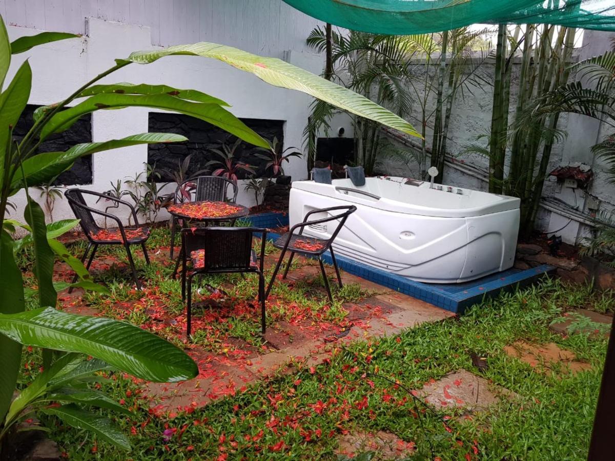 קלנגוטה Rock Forest Goa Honeymoon Cottages מראה חיצוני תמונה