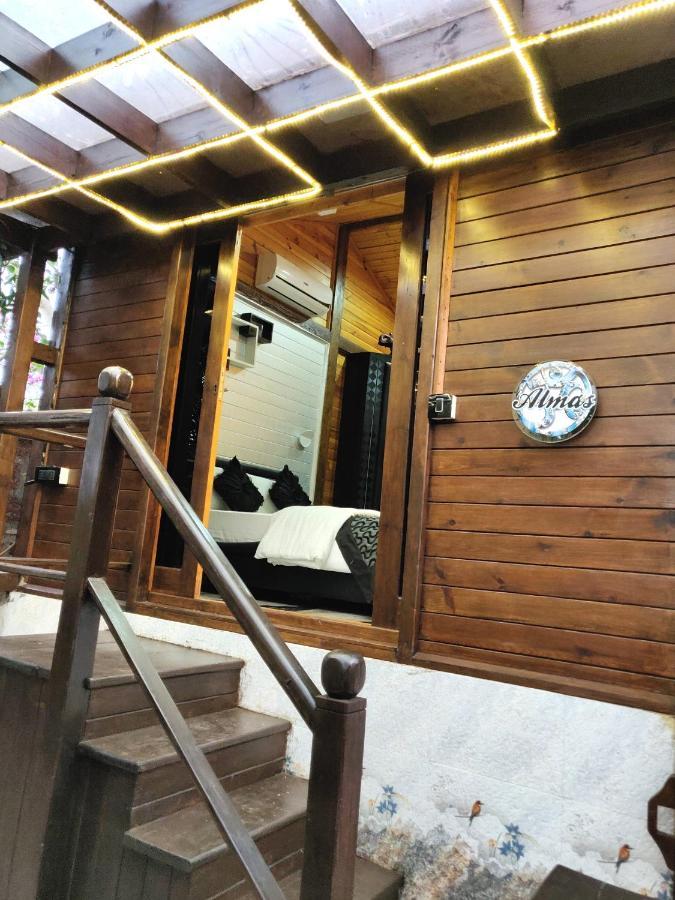 קלנגוטה Rock Forest Goa Honeymoon Cottages מראה חיצוני תמונה
